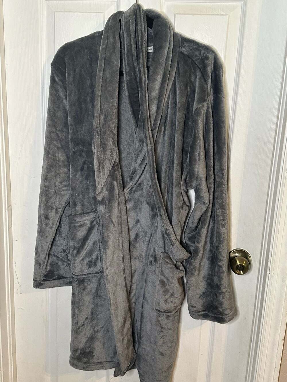 Montauk Plush Shawl Collar Bathrobe in Charcoal Grey